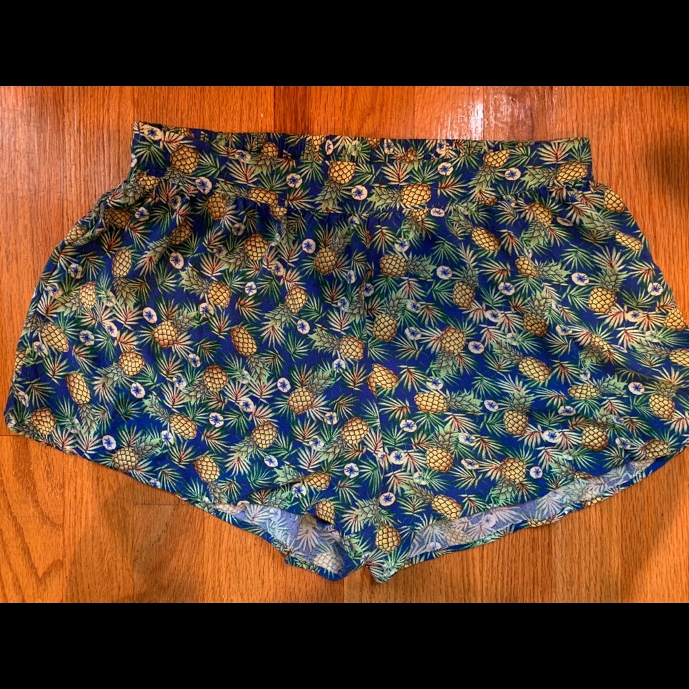Blue Pineapple-Print Short Shorts